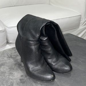 Womens EXPRESS size 6 boots 3 1/2 in heel